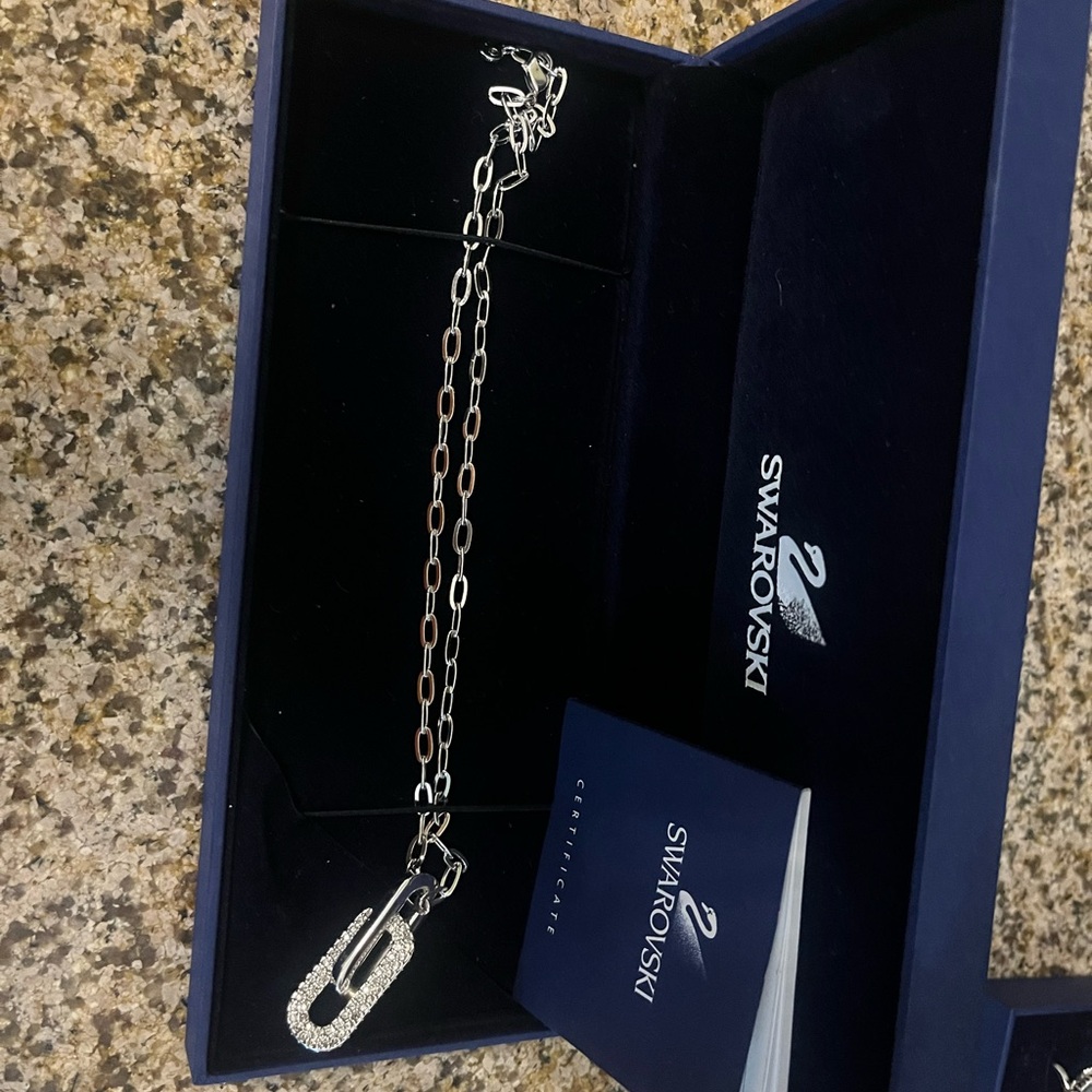 NWOT Swarovski Crystal Silver Tone Necklace Interlocking Links W/Crystals